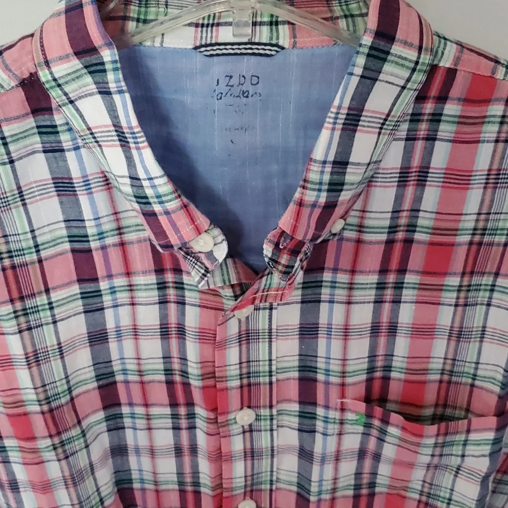 IZOD plaid short sleeve shirt. - Picture 3 of 10